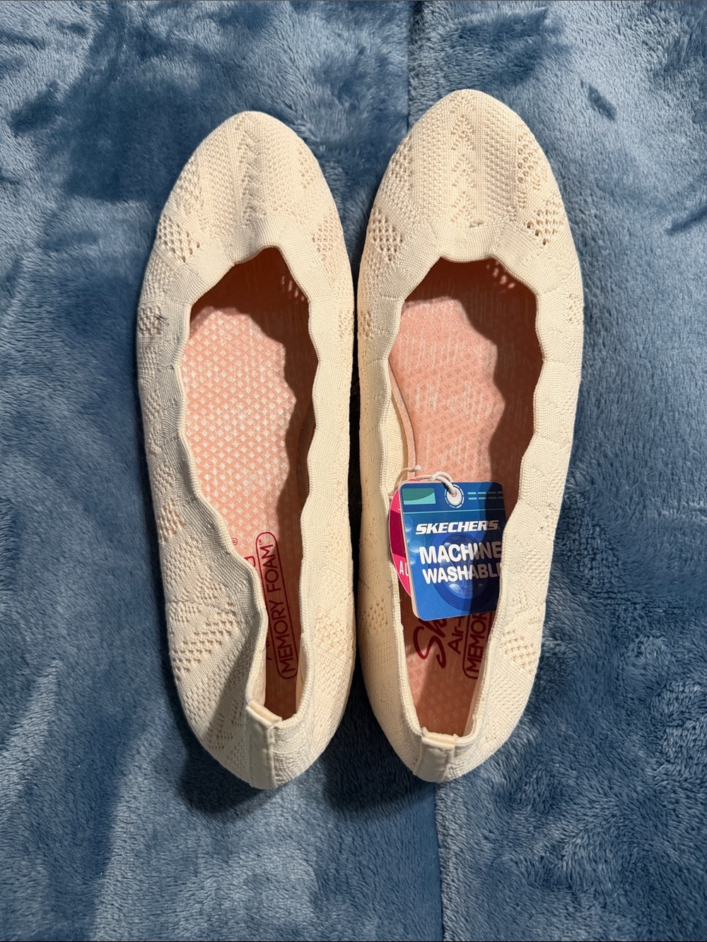 New Skechers Women’s Cream Knit Slip-On Ballet Flat with Memory Foam size 10
